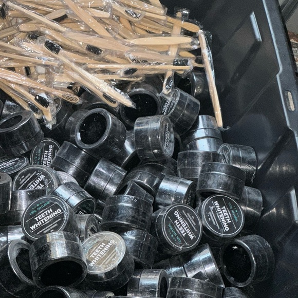 Organic sealed teeth whitening charcoal powder  + bamboo brush.  (wholesale 20) - Picture 2 of 5